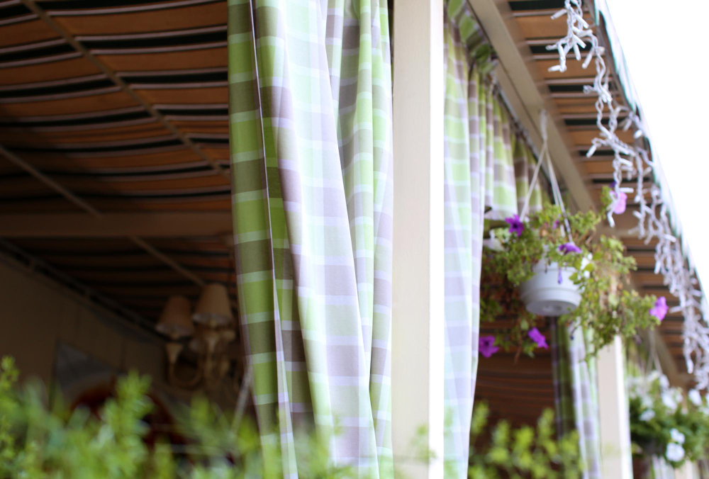 Guide pour choisir un rideau de balcon adapté