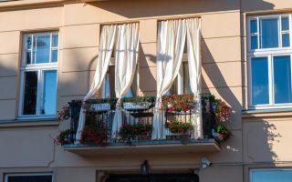 Guide pratique pour choisir un rideau de balcon adapté