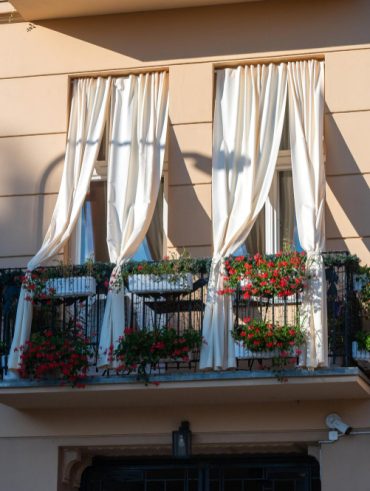 Guide pratique pour choisir un rideau de balcon adapté