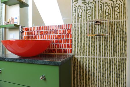 Meuble de salle de bain vert pour un espace naturel