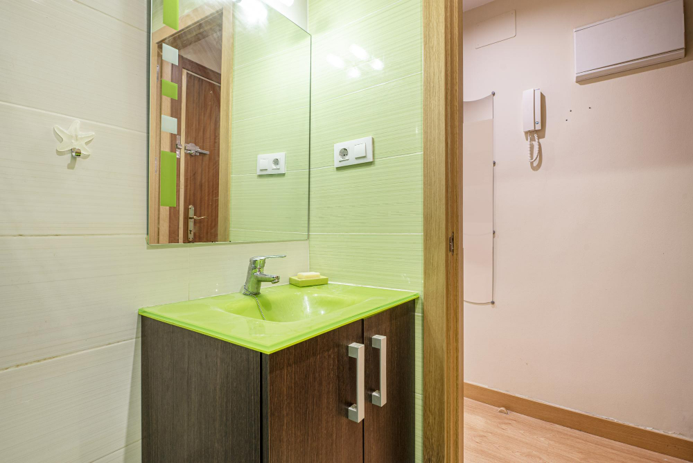 Meuble de salle de bain vert