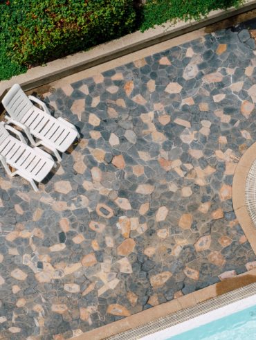 Piscine liner gris anthracite pour un design contemporain
