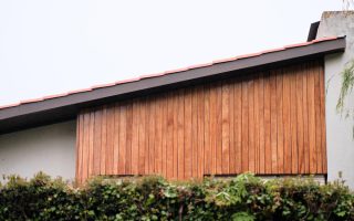 Les avantages du bois composite pour un bardage durable et esthétique