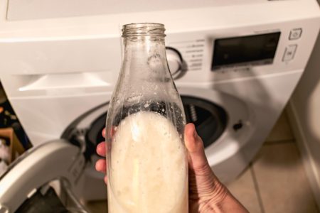Nettoyer votre machine à laver efficacement grâce à l'acide citrique