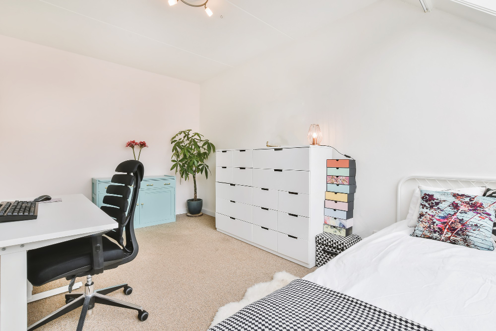 Créer un bureau harmonieux au cœur de votre chambre adulte.jpg