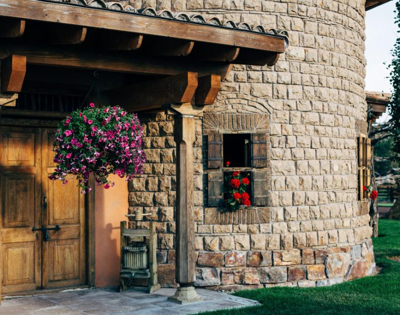 Maison en bois et en pierre pour un habitat naturel