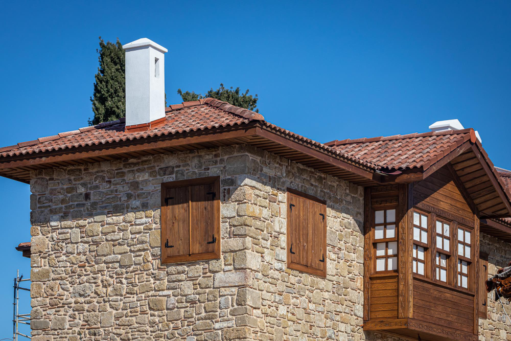 Maison en bois et en pierre