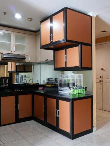Mini cuisine équipée pour optimiser un petit espace pour plus de confort