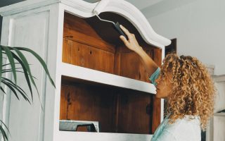astuces et idées faciles pour redonner vie à votre vieux meuble en bois