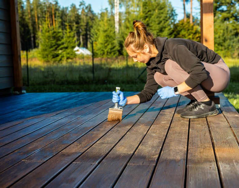 Les méthodes pour débarrasser durablement votre terrasse de la mousse