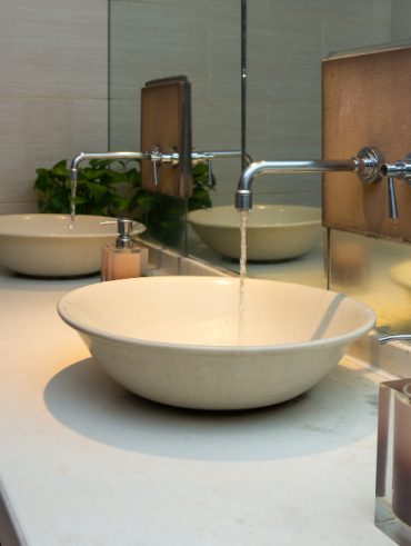 sélectionner une vasque double pour maximiser l'espace dans votre salle de bain