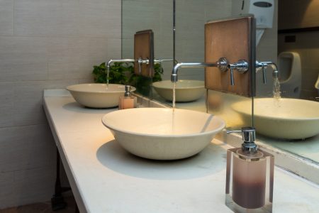sélectionner une vasque double pour maximiser l'espace dans votre salle de bain