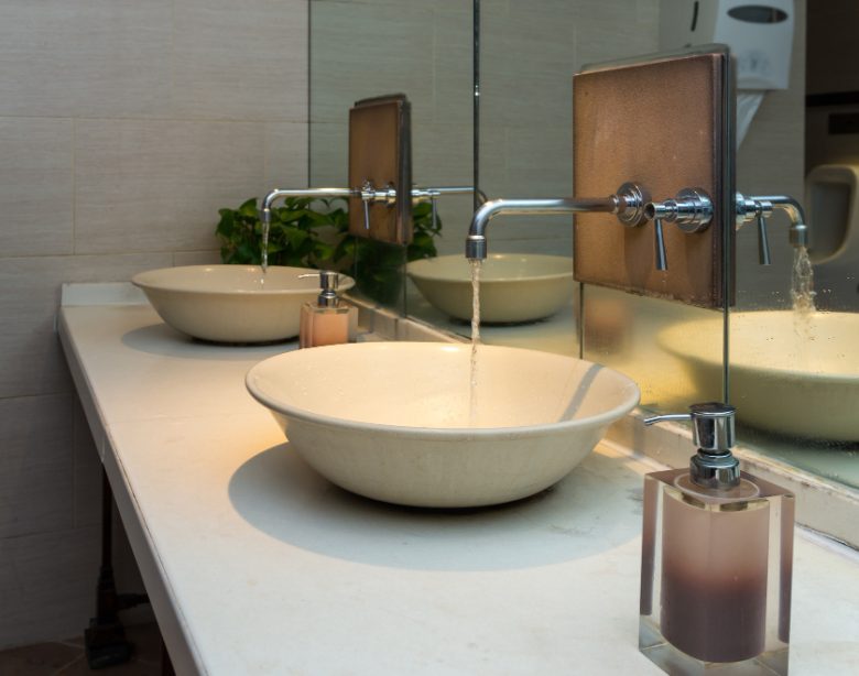 sélectionner une vasque double pour maximiser l'espace dans votre salle de bain