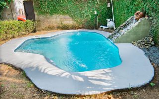Aménagement autour piscine pour un espace convivial et sécurisé