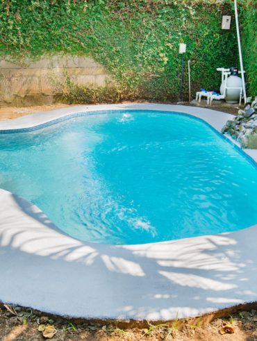 Aménagement autour piscine pour un espace convivial et sécurisé
