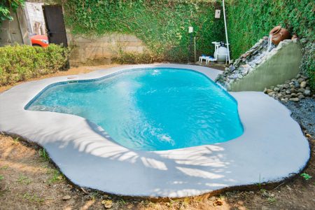 Aménagement autour piscine pour un espace convivial et sécurisé