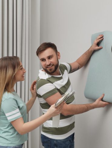 Les astuces incontournables pour poser du papier peint facilement et sans erreur