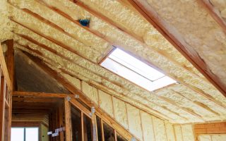 Optimisez l'efficacité énergétique de votre maison grâce à une isolation performante des combles