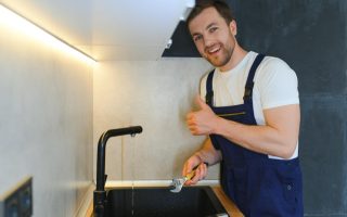 installer son robinet de cuisine en toute simplicité et en un rien de temps