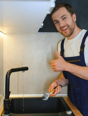 installer son robinet de cuisine en toute simplicité et en un rien de temps