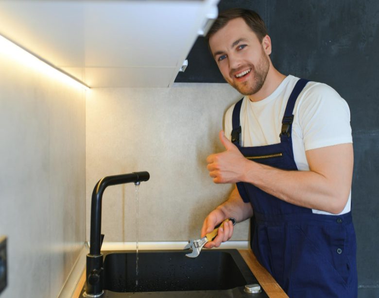 installer son robinet de cuisine en toute simplicité et en un rien de temps