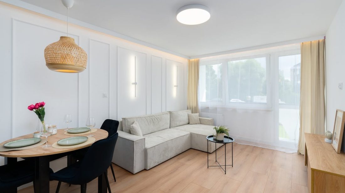 Astuces ingénieuses pour optimiser l'espace dans un petit salon-salle à manger