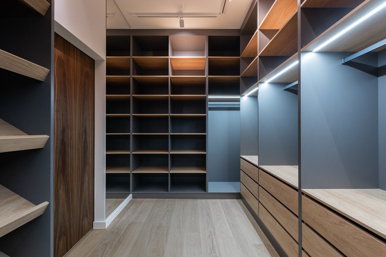 Transformer une chambre en dressing