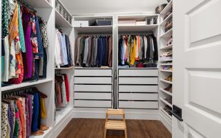 Transformer votre chambre en dressing pour maximiser chaque centimètre carré