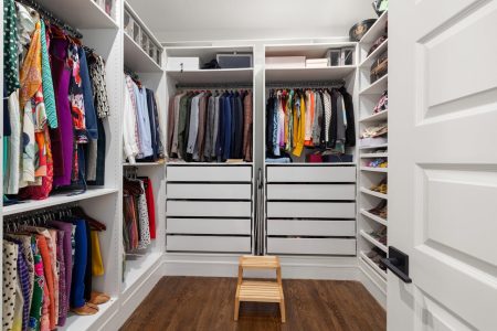 Transformer votre chambre en dressing pour maximiser chaque centimètre carré
